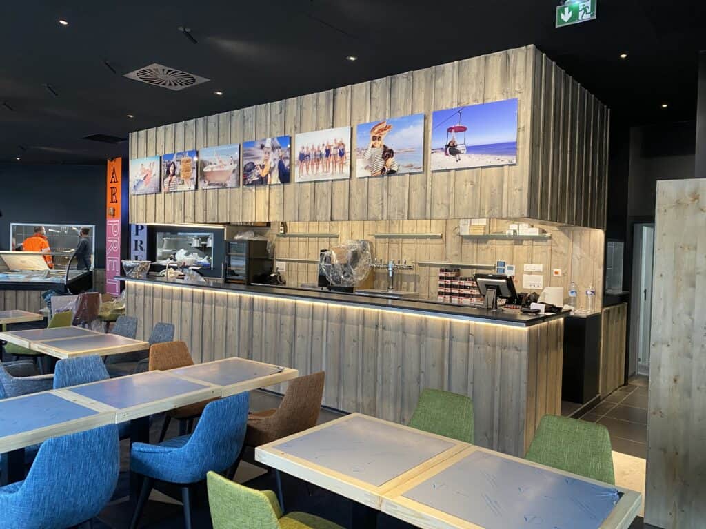 Bar de restaurant bois brut